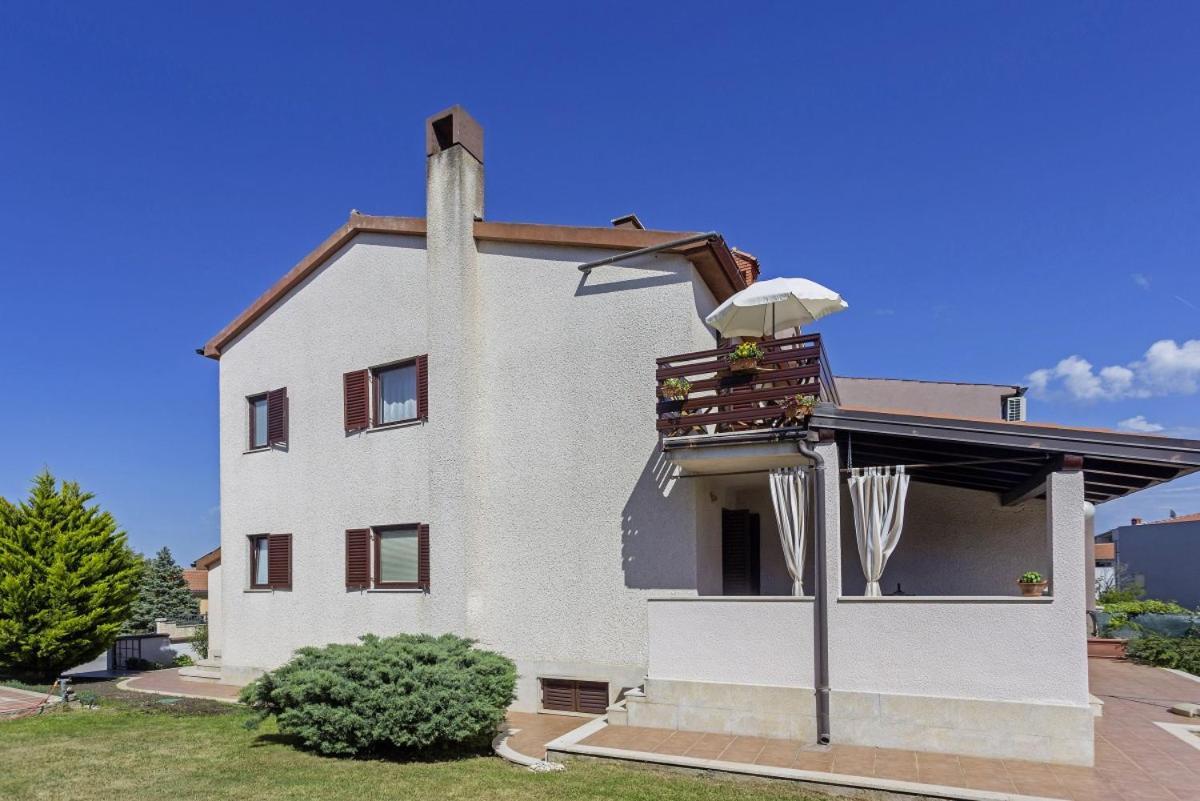 Nada In Vinkuran Villa Пула Екстериор снимка